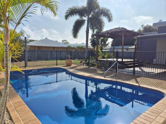 EASY COASTAL LIVING WITH POOL