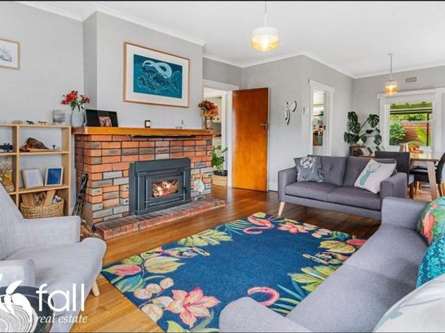 Easy Commute, Comfortable Lifestyle Water and Electricity included