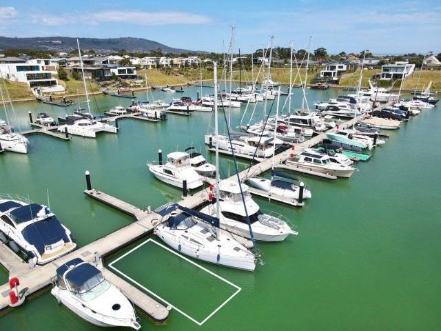 Easy Docking! 12m Freehold Berth with Carpeted Fenders