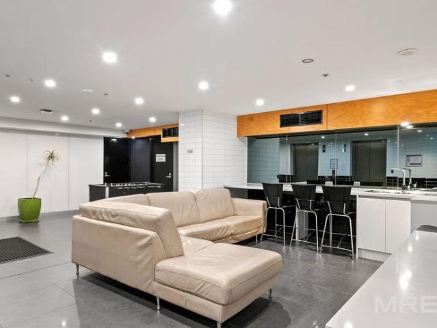 Easy furnished living in central Melbourne