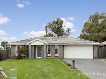 EASY FAMILY LIVING IN A CONVENIENT LOCATION!