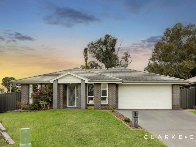 EASY FAMILY LIVING IN A CONVENIENT LOCATION!