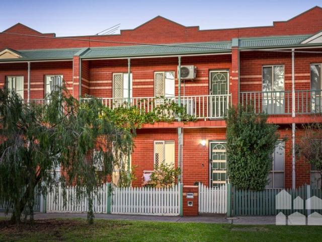Easy family living in a peaceful city fringe location