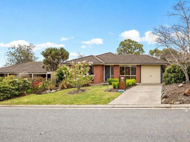 Easy Family Living in a Quiet Court Setting