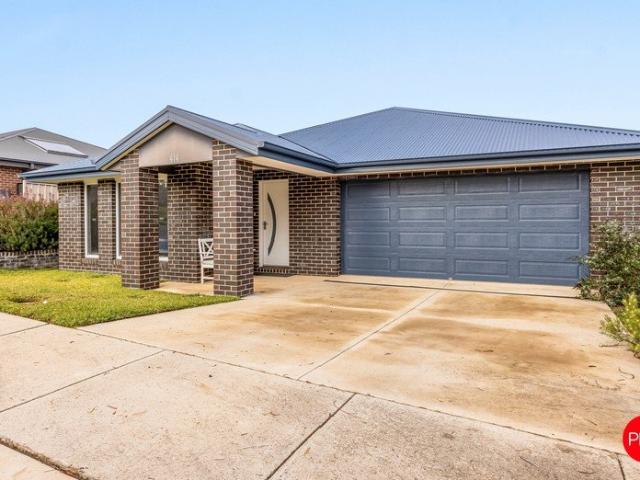 Easy Family Living Opposite Open Green Space
