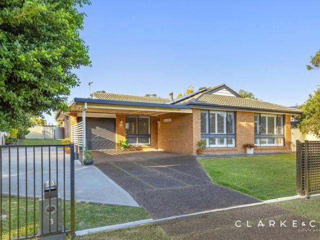 EASY FAMILY LIVING WITH A BEAUTIFUL OUTDOOR SETTING!