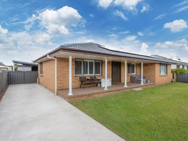 Easy Family Living with a Pool in the Heart of Weston