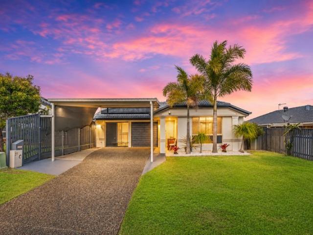 EASY FAMILY LIVING WITH AN ENCLOSED ALFRESCO & HOME OFFICE