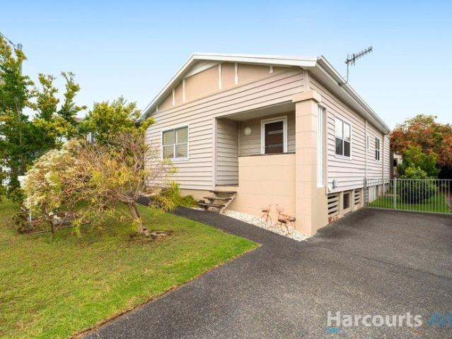 Easy family living with bonus studio with rear lame access