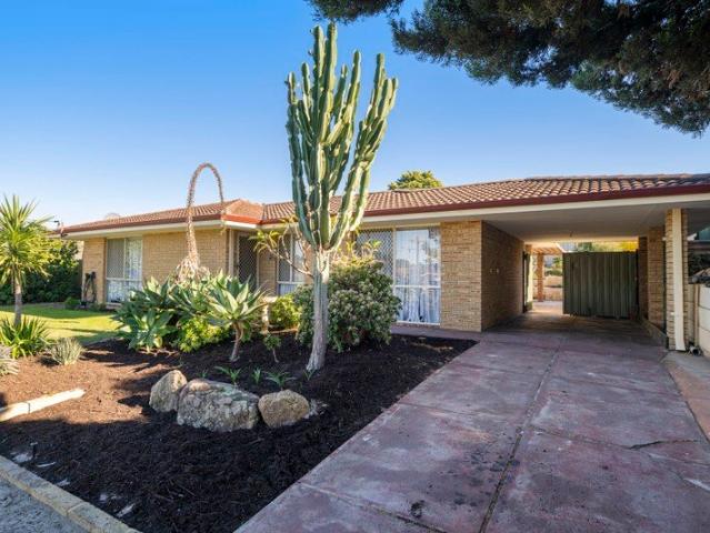 EASY IN, EASY OUT HILLS LIVING MOMENTS FROM THE AIRPORT