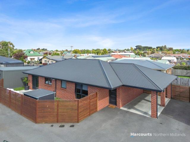 Easy Living, Tucked Away in Longford