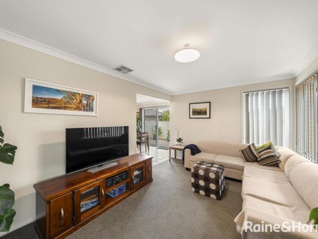 Easy Living Villa in a Convenient Pocket