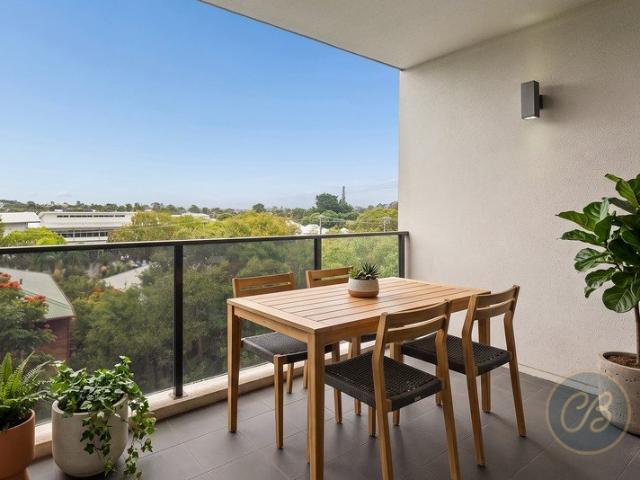 Easy Living, Walking Distance to Shops, Transport and More