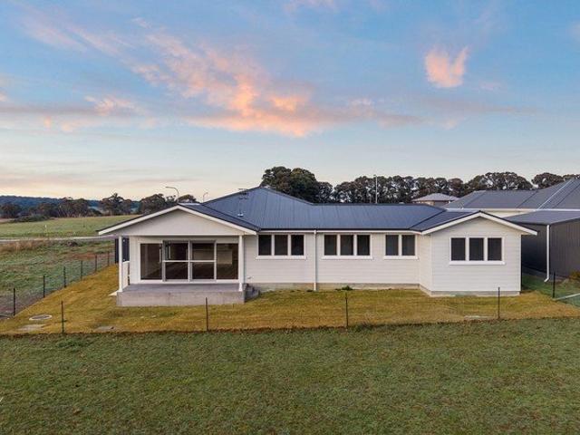 Easy Living with Open Space at Your Doorstep