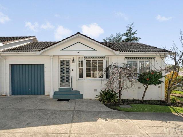 Easy Living with a Sunny North Facing Courtyard