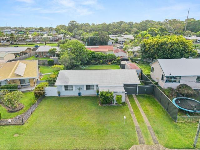 Convenient Coastal Location & Low Maintenance!