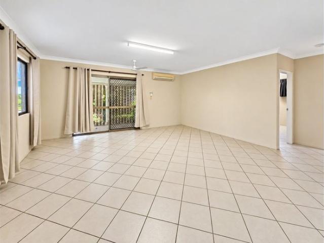 Easy Living with Plenty of Yard Space!