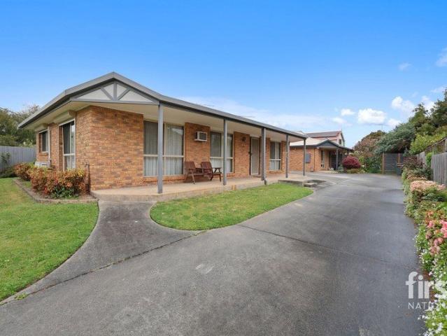 EASY LIVING WITH TOWN CONVENIENCE