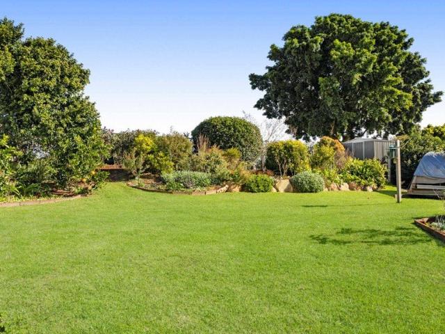 Easy Living, Beautiful Gardens & Views to the Bunya Mountains