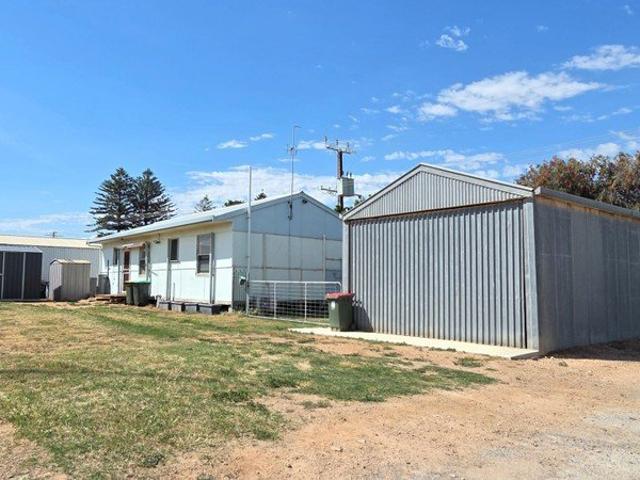 Easy Living by the Bay. LowMaintenance Coastal Shack!