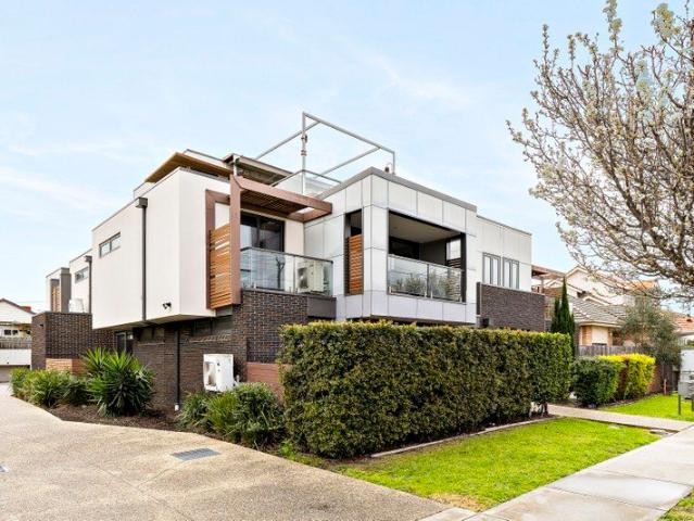Easy Living Contemporary Comfort