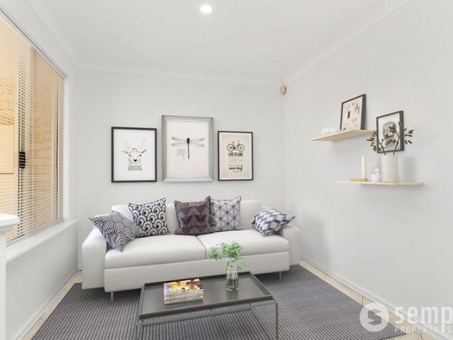 Easy Living, Extra Parking & Parkside Appeal!