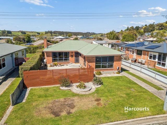 Easy Living, Great Entertaining & Location to Match