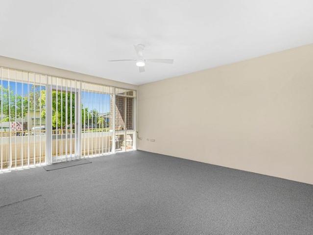 EASY LIVING + GREAT LOCATION!