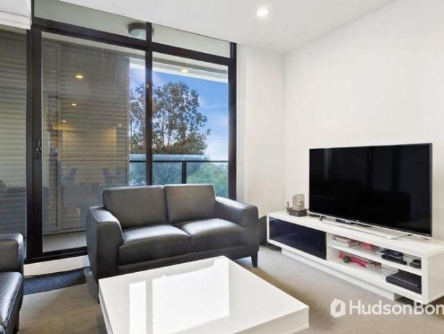Easy living in the busy hub of Doncaster with 2 Car Parks