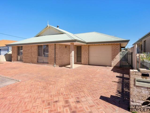 Easy Living in the Heart of Beachlands