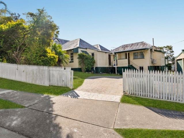 Easy Living In The Heart Of Town!
