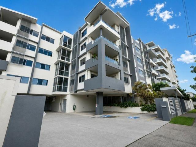 Easy Living in the Heart of the Bayside