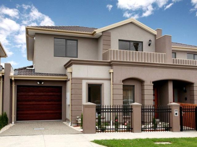 EASY LIVING IN THE MCKINNON ZONE!