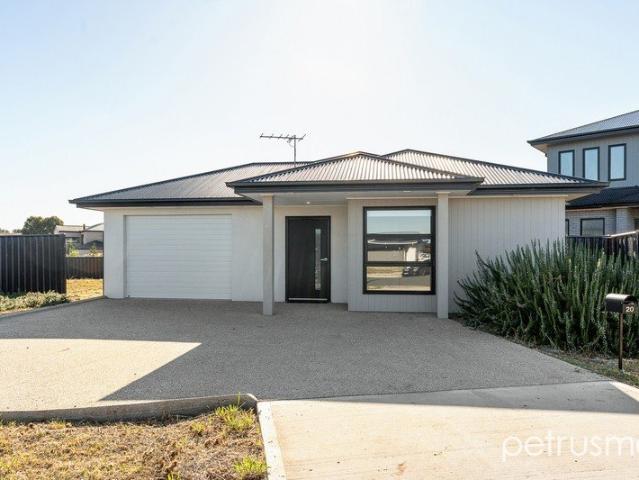 Easy Living in a Near New Sorell Home