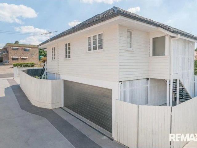Easy Living in a Beautifully Presented Queenslander