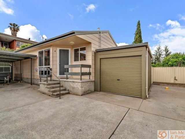 Easy Living In A Boutique Complex of 4 !