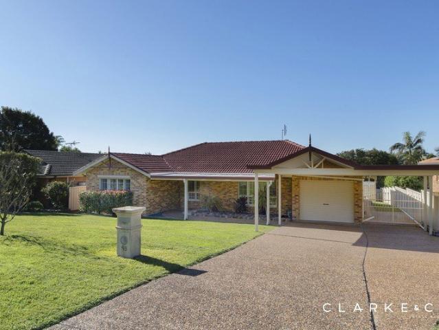 EASY LIVING IN A CONVENIENT ABERGLASSLYN LOCATION!