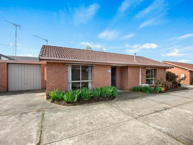 Easy Living in a Convenient Sebastopol Location