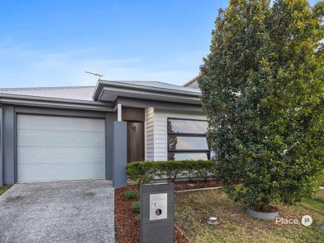 Easy Living in a Convenient Upper Kedron Location
