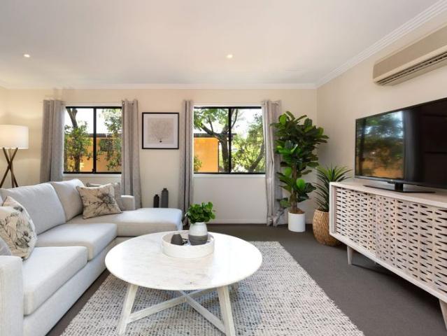 Easy living in a great location!