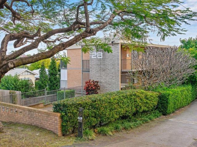 Easy Living in a Prime Clayfield Location No Stairs