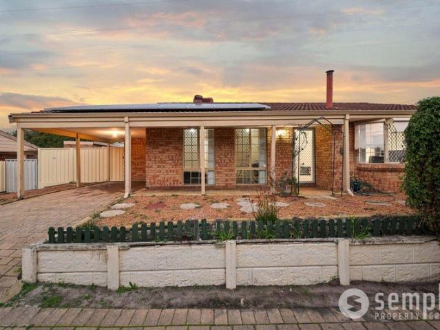 Easy Living in a Prime Parkwood Location!