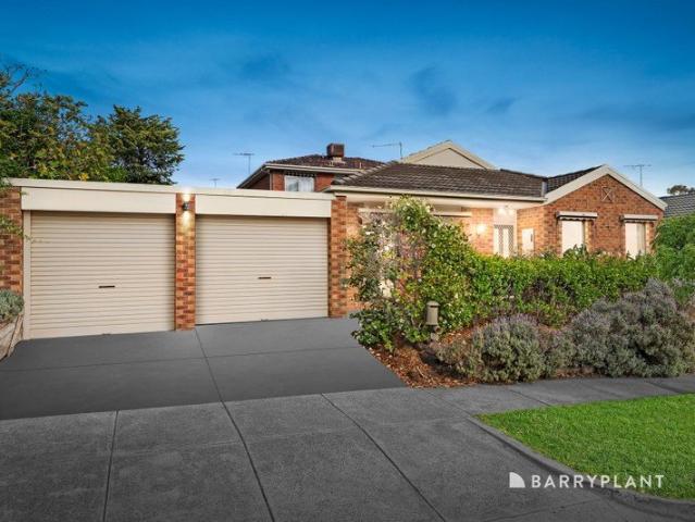 Easy Living in a Prime Watsonia North Pocket