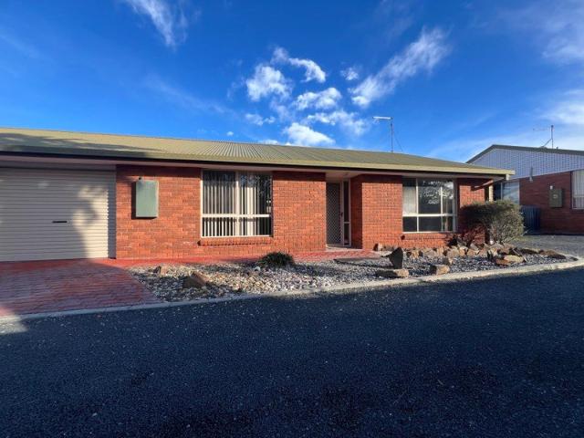 Easy Living in a Quiet Shearwater Location