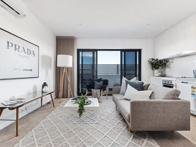 EASY LIVING IN A STUDIO APARTMENT
