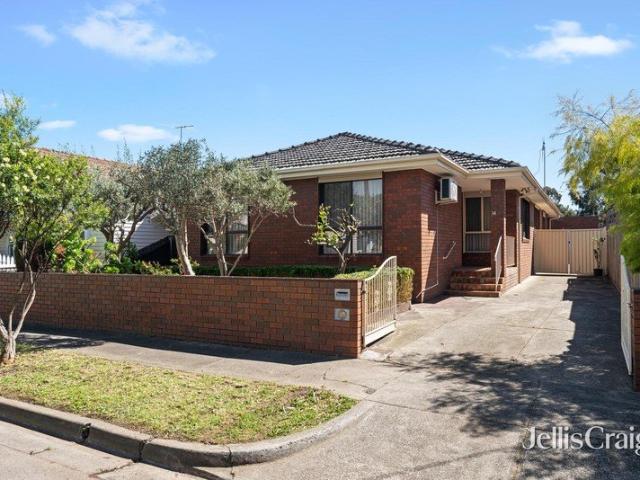 Easy Living in a Sought After Brunswick Setting