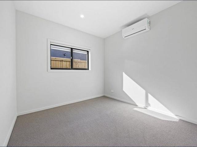 EASY LIVING IN BRAND NEW BUILD