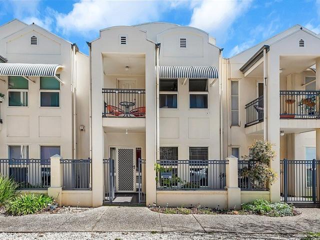 Big Living in Central Mawson Lakes