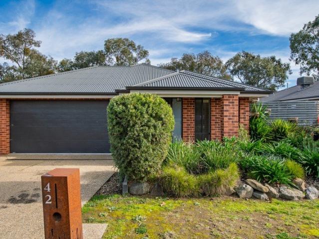 Easy Living In Family Friendly Murray Park Estate