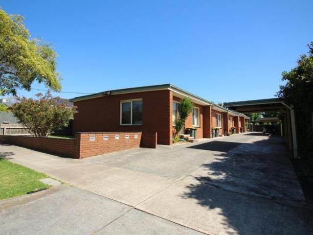 EASY LIVING IN IDEAL LOCATION